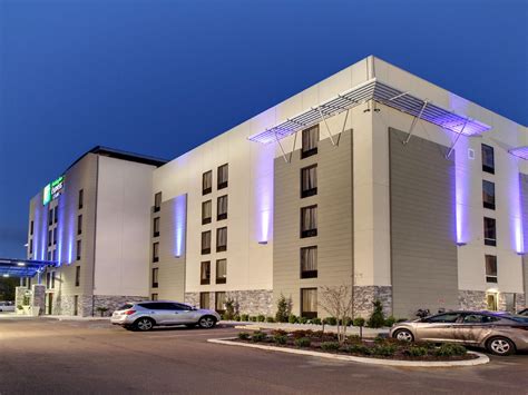 Holiday Inn Express & Suites Jackson